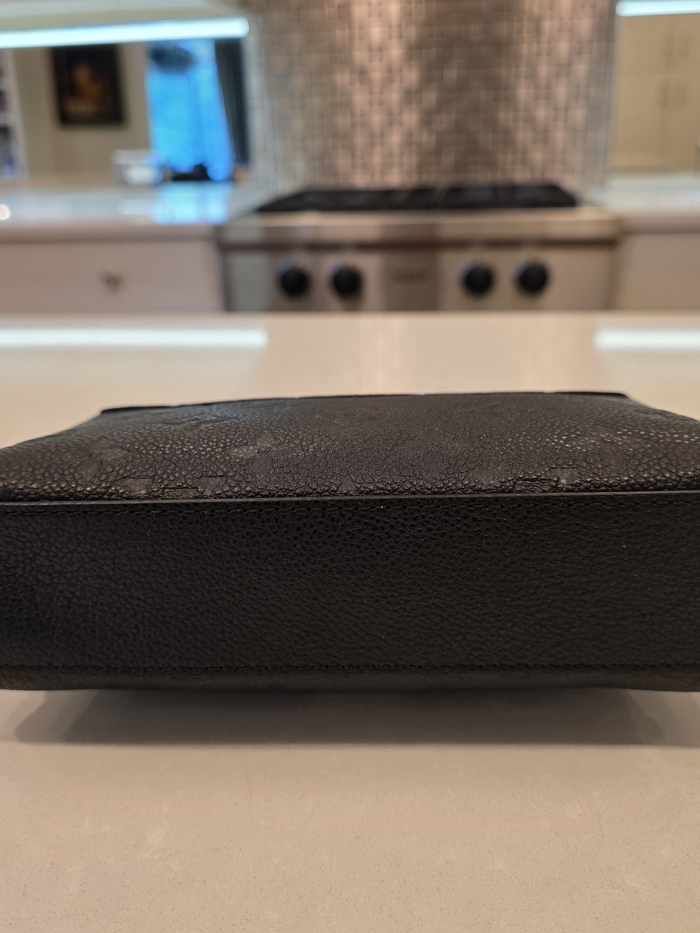 💯 Authentic Louis Vuitton Black Nano Madeleine - Picture 9 of 17